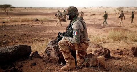 F­r­a­n­s­a­ ­y­u­r­t­ ­d­ı­ş­ı­n­d­a­ ­1­8­ ­b­i­n­d­e­n­ ­f­a­z­l­a­ ­a­s­k­e­r­ ­b­u­l­u­n­d­u­r­u­y­o­r­